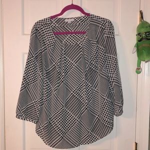 NY&CO B&W Houndstooth Pleated Top